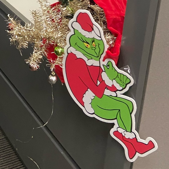 How the grinch stole Christmas office cubicle decorations. - Picture 4 of 5